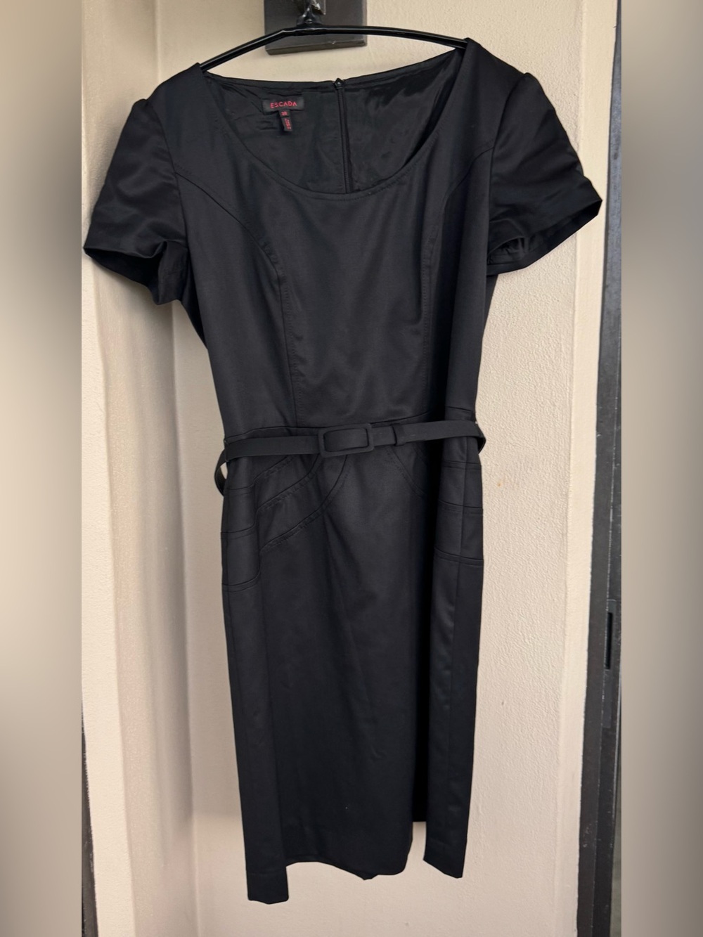 Escada Black Sheath Dress 98% Virgin Wool Scoop Neck Belt Back Zip EU 38/US 8